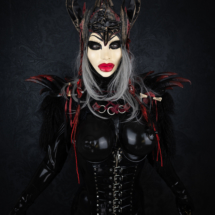 THE DARK QUEEN (2)