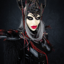 THE DARK QUEEN (4)