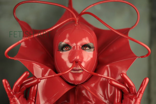 "Venus in Red" Einzigartiges Latex Kunstwerk von Bea und Frank Miersch – Bild 2