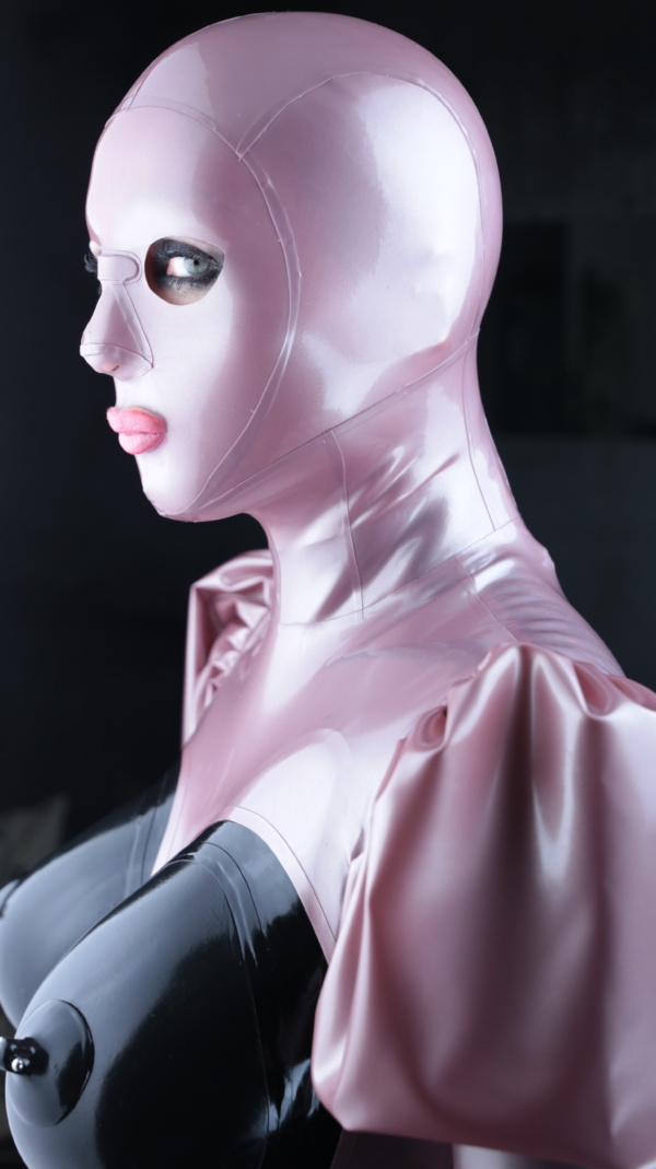 Rosé Vabene“ – Latex-Unikat mit Glanz & Charakter Größe S von Bea Miersch - Oberteil mit Maske und Big Boobs Body – Bild 7
