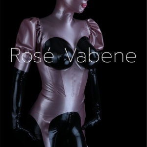 Rosé Vabene“ – Latex-Unikat mit Glanz & Charakter Größe S von Bea Miersch – Oberteil mit Maske und Big Boobs Body