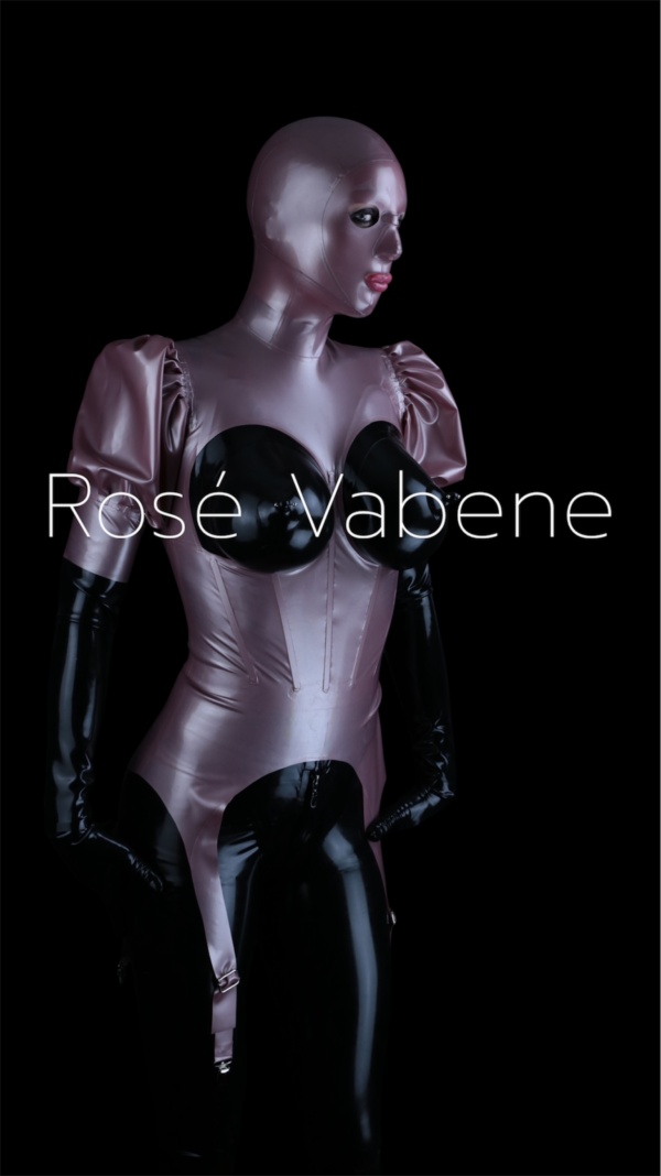 Rosé Vabene“ – Latex-Unikat mit Glanz & Charakter Größe S von Bea Miersch - Oberteil mit Maske und Big Boobs Body