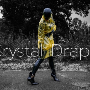 „Crystal Drape“ – Transparenter Latexmantel (0.6 mm) by Bea Miersch