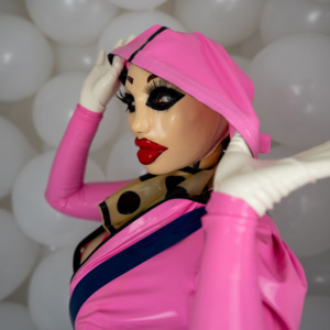 „Bubble Gum Candy“ – Bea Miersch Pinke Latexjacke Größe S
